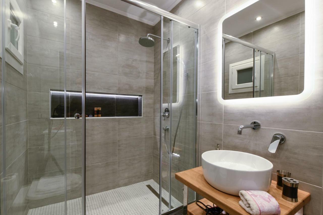 Adell Luxury Apartments Kavala Esterno foto